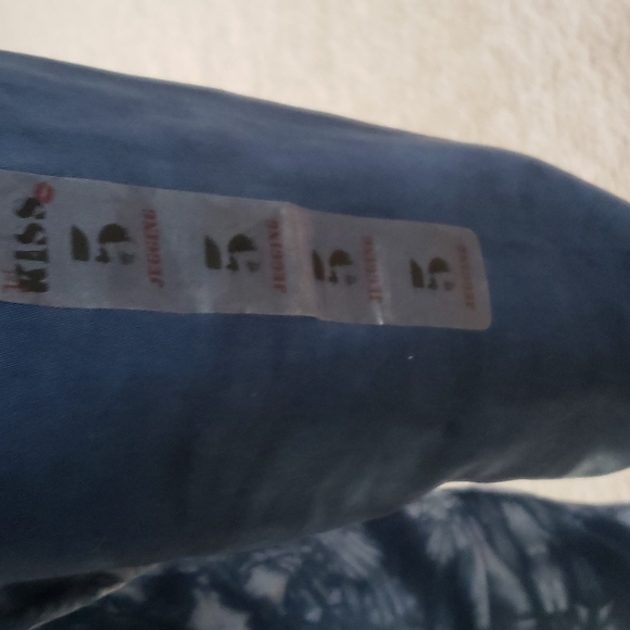 First Kiss 5 groovy tie dye jegging zipper ankles - Picture 7 of 7